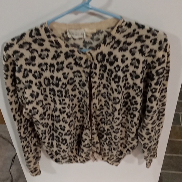 saxs fifth avenue Sweaters - Saxs fifth avenue leopard print size medium sweater made in Italy